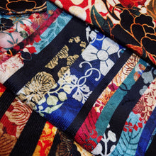 Laden Sie das Bild in den Galerie-Viewer, Samurai Shogun Crest Quick-Dry Hand Towel G