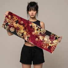Laden Sie das Bild in den Galerie-Viewer, 共通モデルがタオルEを持つ商品画像