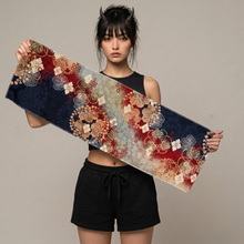 Laden Sie das Bild in den Galerie-Viewer, 共通モデルがタオルIを持つ商品画像