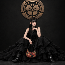 画像をギャラリービューアに読み込む, Half-moon Shaped Bag A
