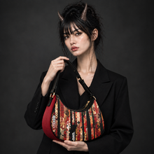 画像をギャラリービューアに読み込む, Half-moon Shaped Bag D
