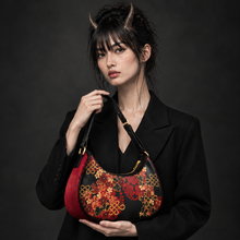 画像をギャラリービューアに読み込む, Half-moon Shaped Bag A
