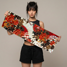 Carica l'immagine nel visualizzatore di Gallery, 共通モデルがタオルBを持つ画像
